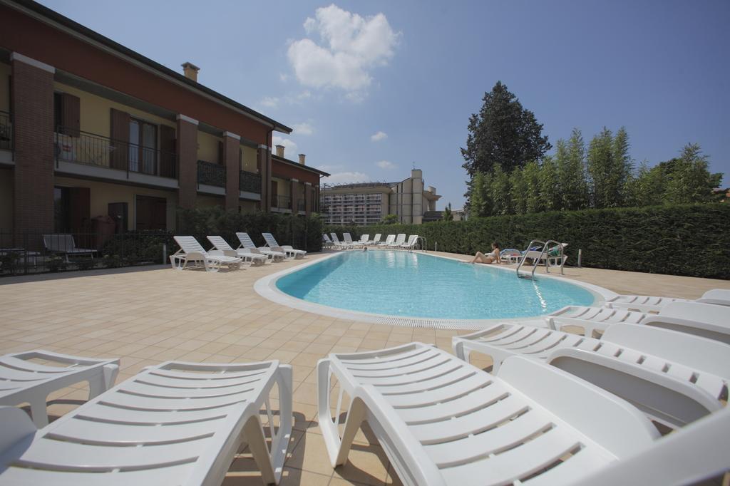 Holidays Alle Rose Peschiera del Garda Kültér fotó